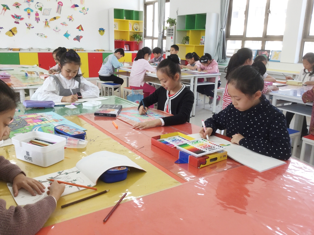缤纷童年  创意无限——南京市艺术小学有趣的美术课